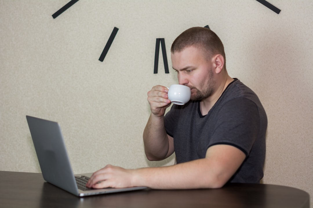 Så bokar du kontorsplats online på 2 minuter